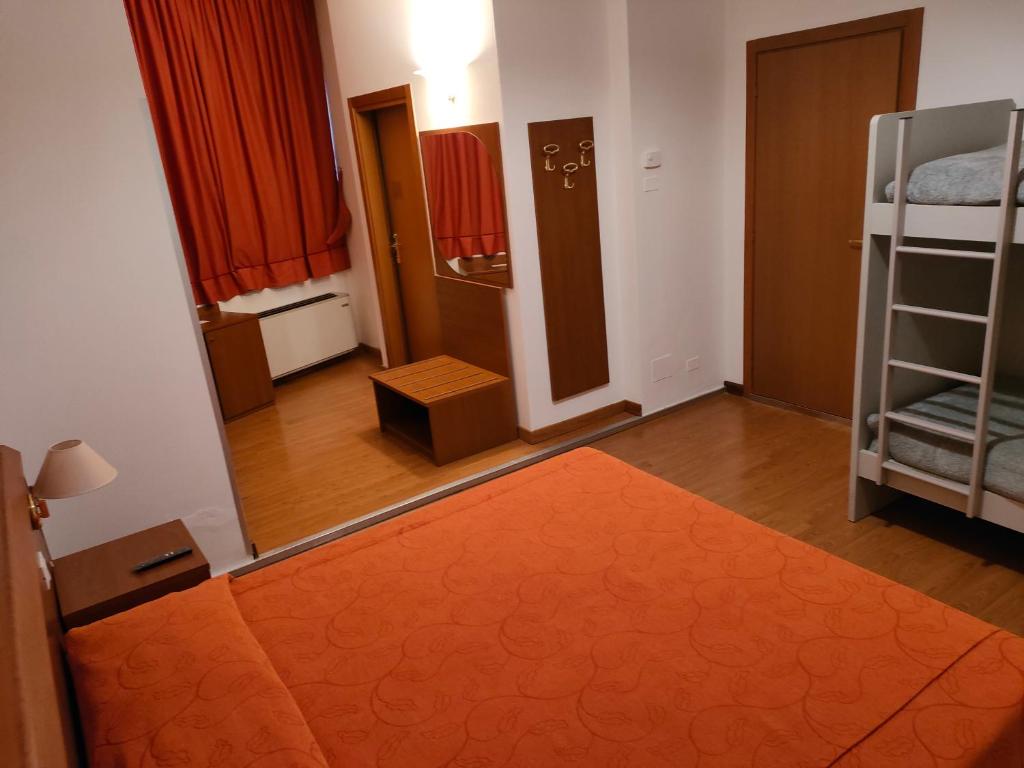 Postel nebo postele na pokoji v ubytování Alloggio Al Ponte