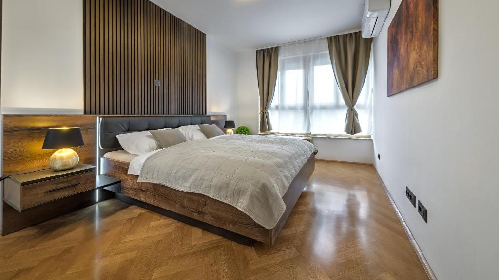Postel nebo postele na pokoji v ubytování President Apartment with Sauna