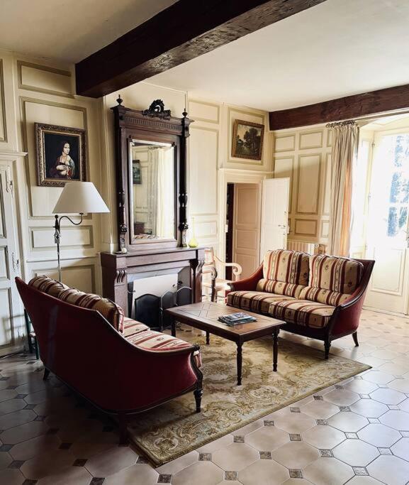 Posedenie v ubytovaní labarretaine , une maison de caractère