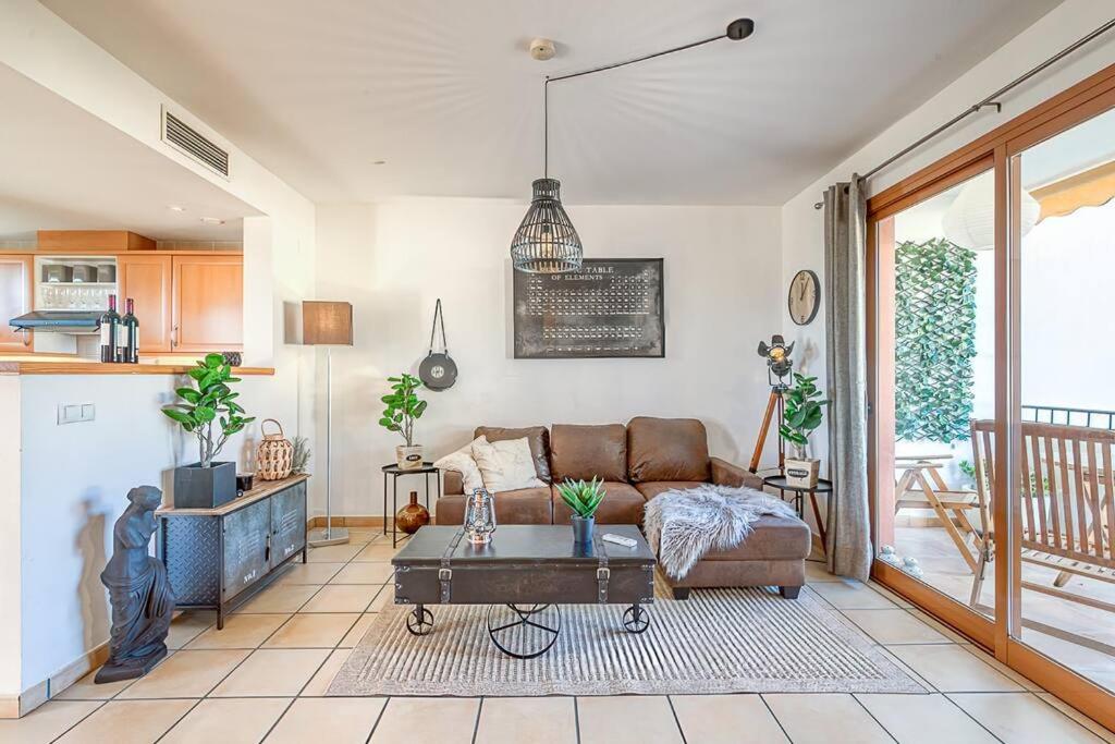 a living room with a couch and a table at Comfort Alfaz del Sol in L’Alfàs del Pi