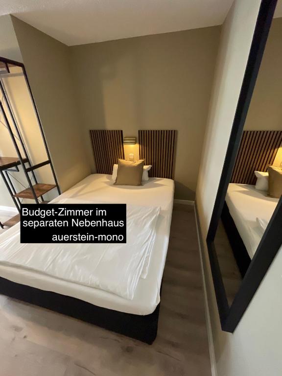 Postel nebo postele na pokoji v ubytování AUERSTEIN-Hotels auerstein & auerstein-mono