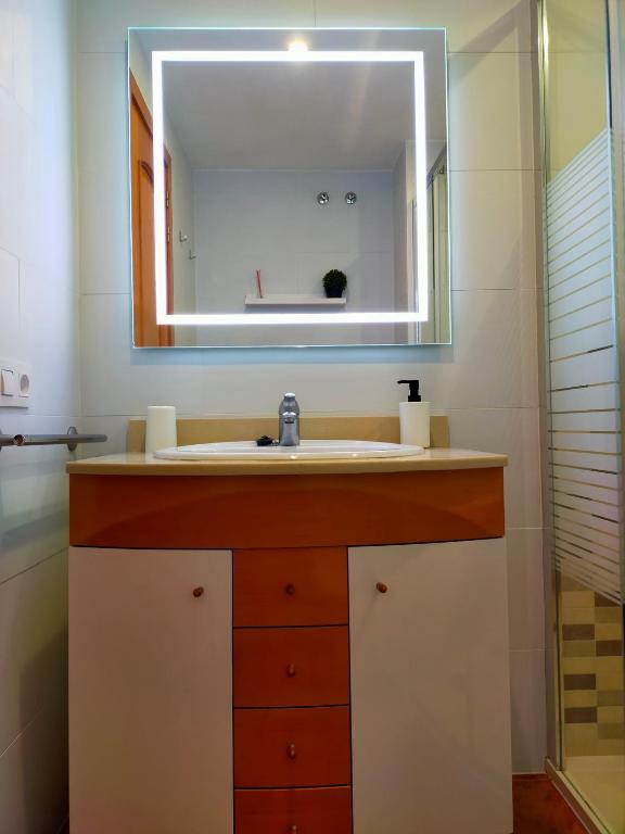 Kúpeľňa v ubytovaní Apartament Géminis wifi parking free