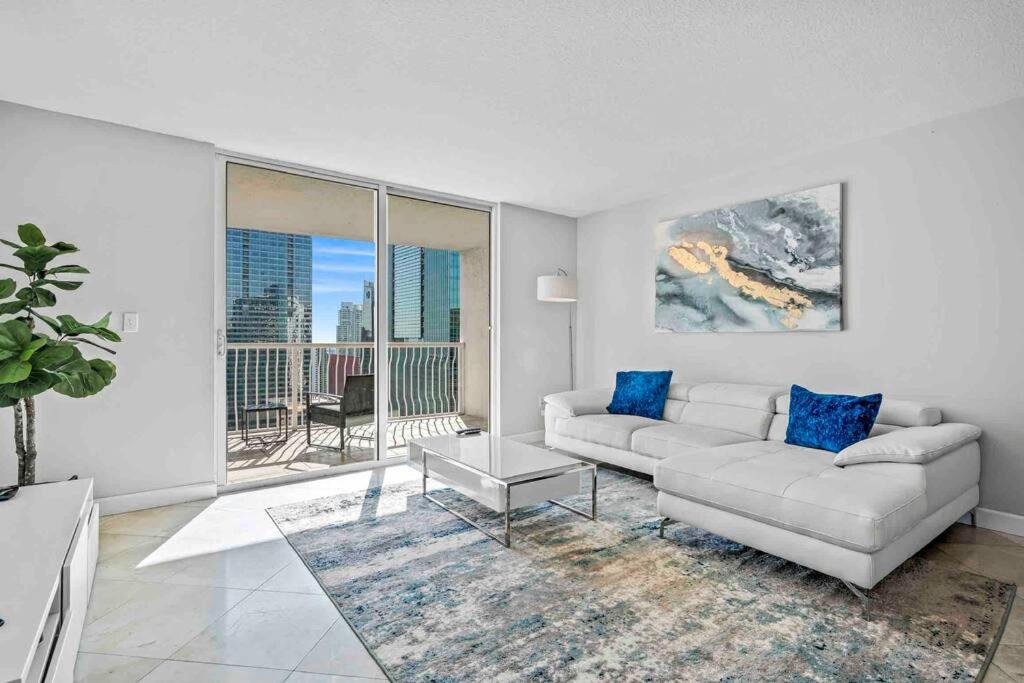 The Club At Brickell Bay Condominium