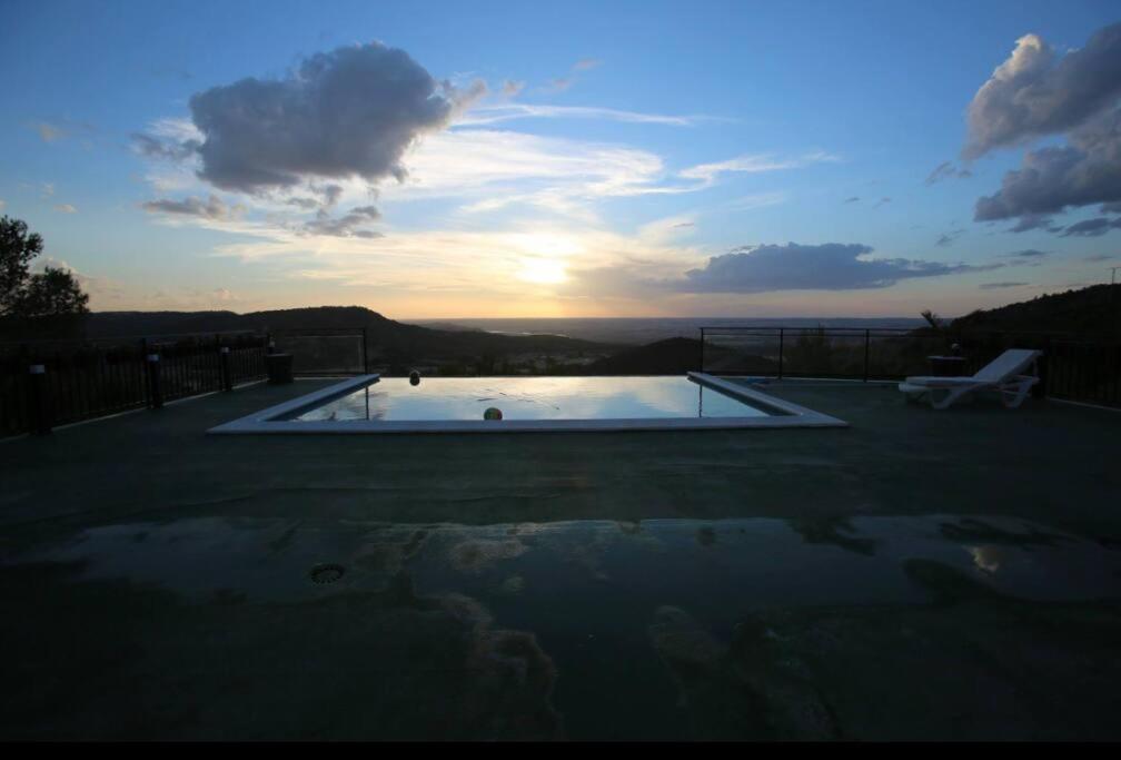 Bazén v ubytování Casa rural con piscina y vistas nebo v jeho okolí