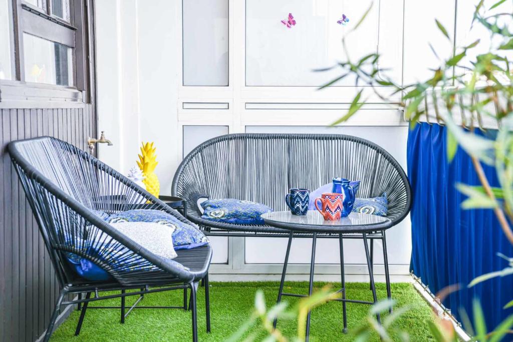 Posedenie v ubytovaní Grand appartement avec balcon et parking
