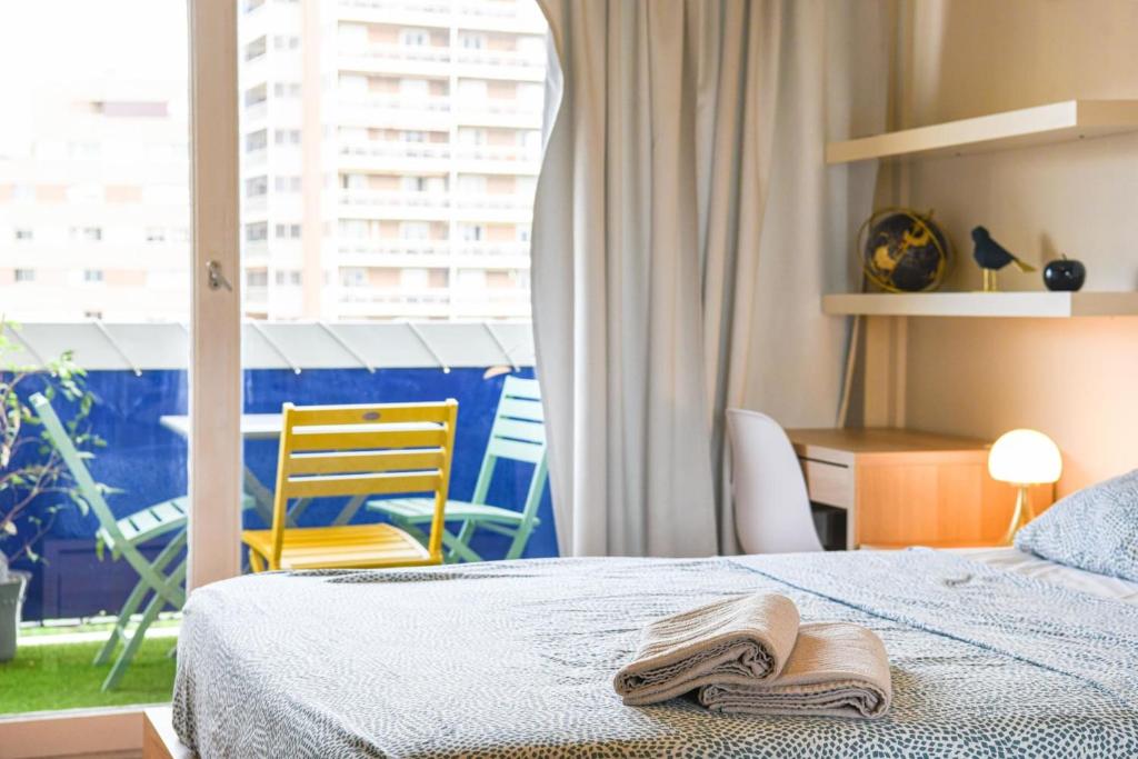 a bedroom with a bed with two towels on it at Grand appartement avec balcon et parking in Marseille