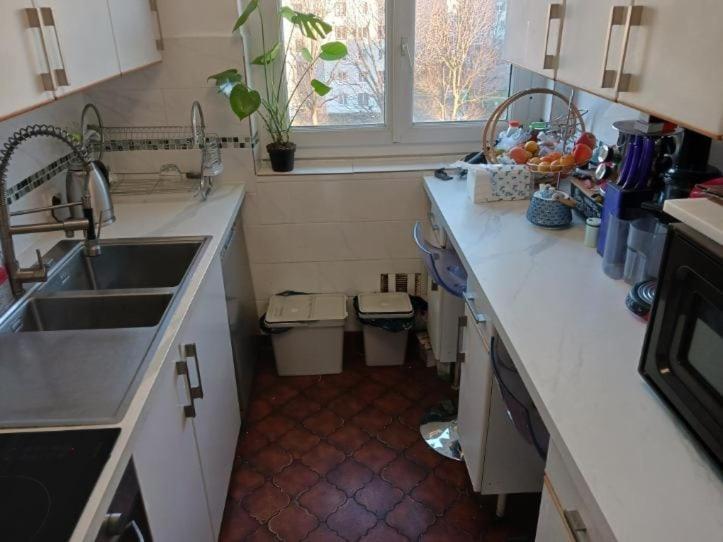 a kitchen with a sink and a counter top at Chambre Cosy et Chambre Sam WIFI PARKING GRATUIT in Rosny-sous-Bois