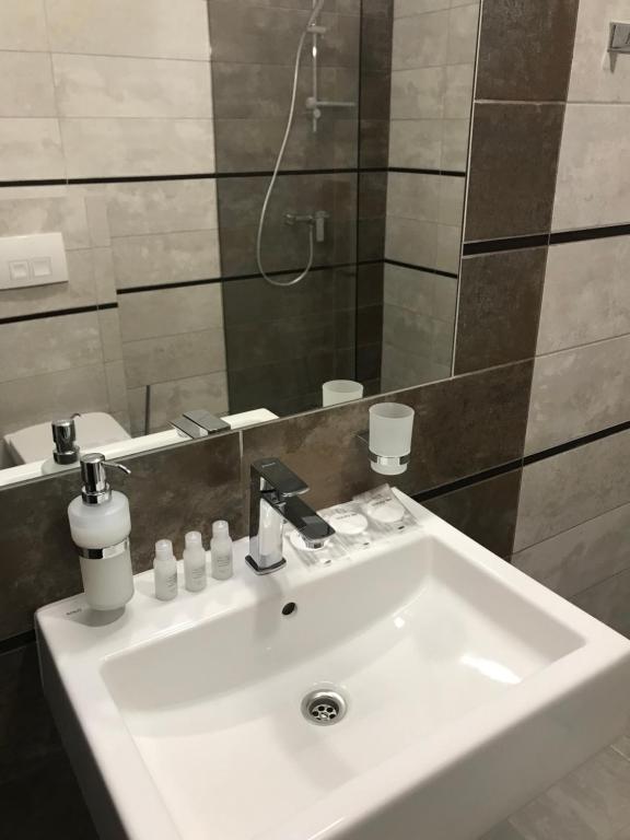 Koupelna v ubytování Leo Rooms