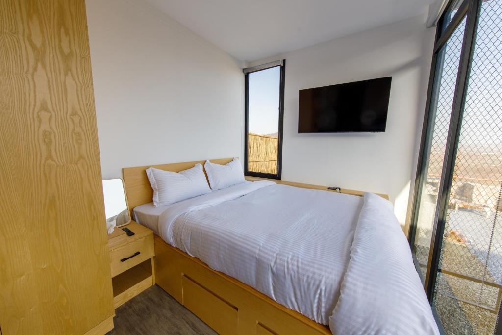 Postel nebo postele na pokoji v ubytování Go Camp Mountain Nature Lodge مخيم الطبيعة الجبلية