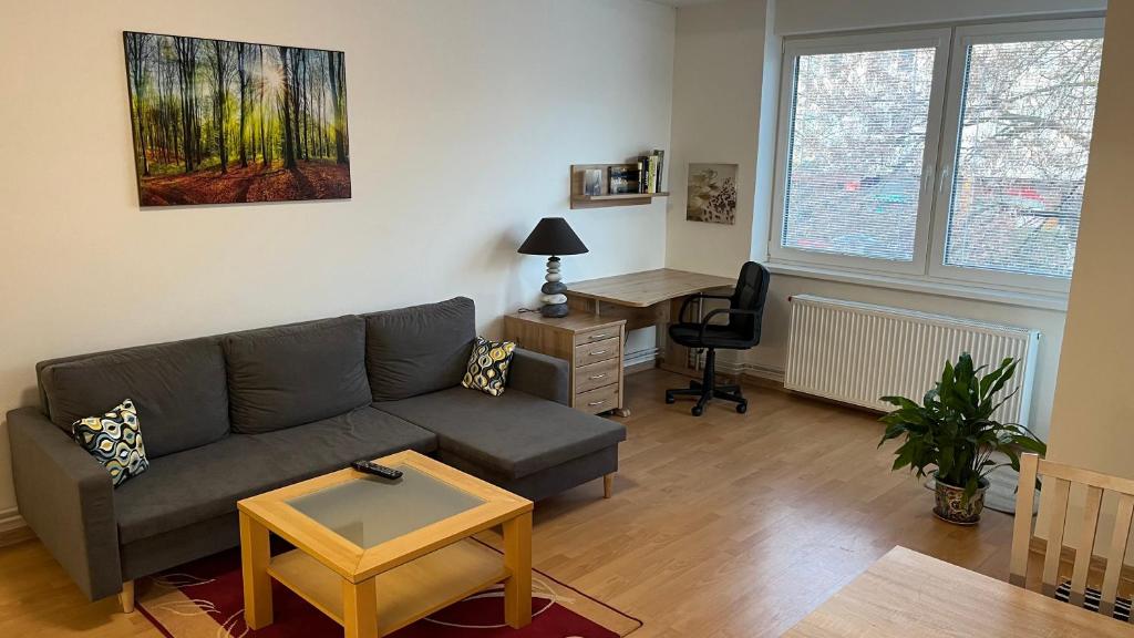 a living room with a couch and a desk at V srdci mesta in Gerlachov
