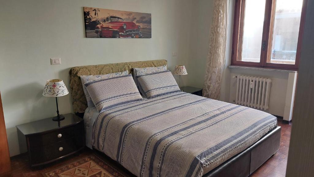 a bedroom with a bed and a window at Appartamento da Miriam in Lido di Ostia