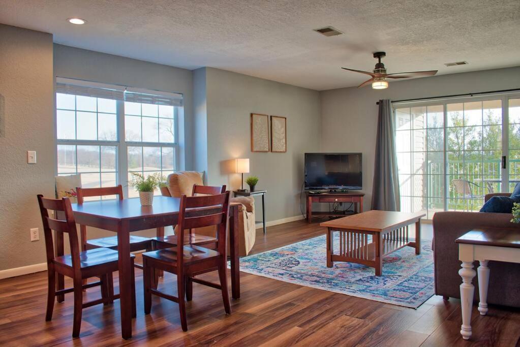 Branson Golf Condo. Beautiful View, Near Branson Landing, Branson