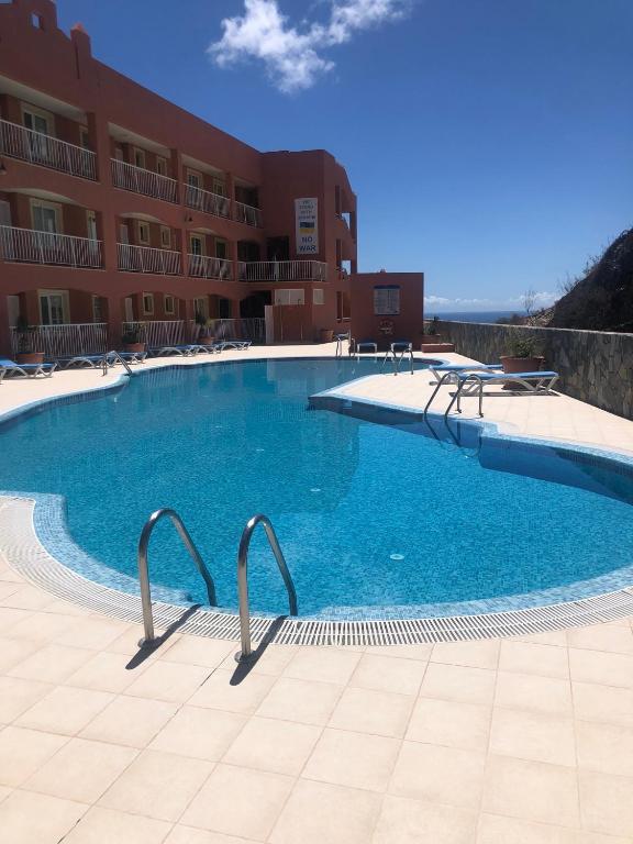 Bazén v ubytování Beach front apartment with stunning ocean views! nebo v jeho okolí