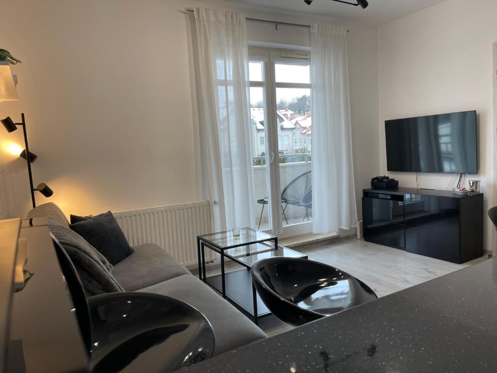 Televízia a/alebo spoločenská miestnosť v ubytovaní Modern Box Apartment