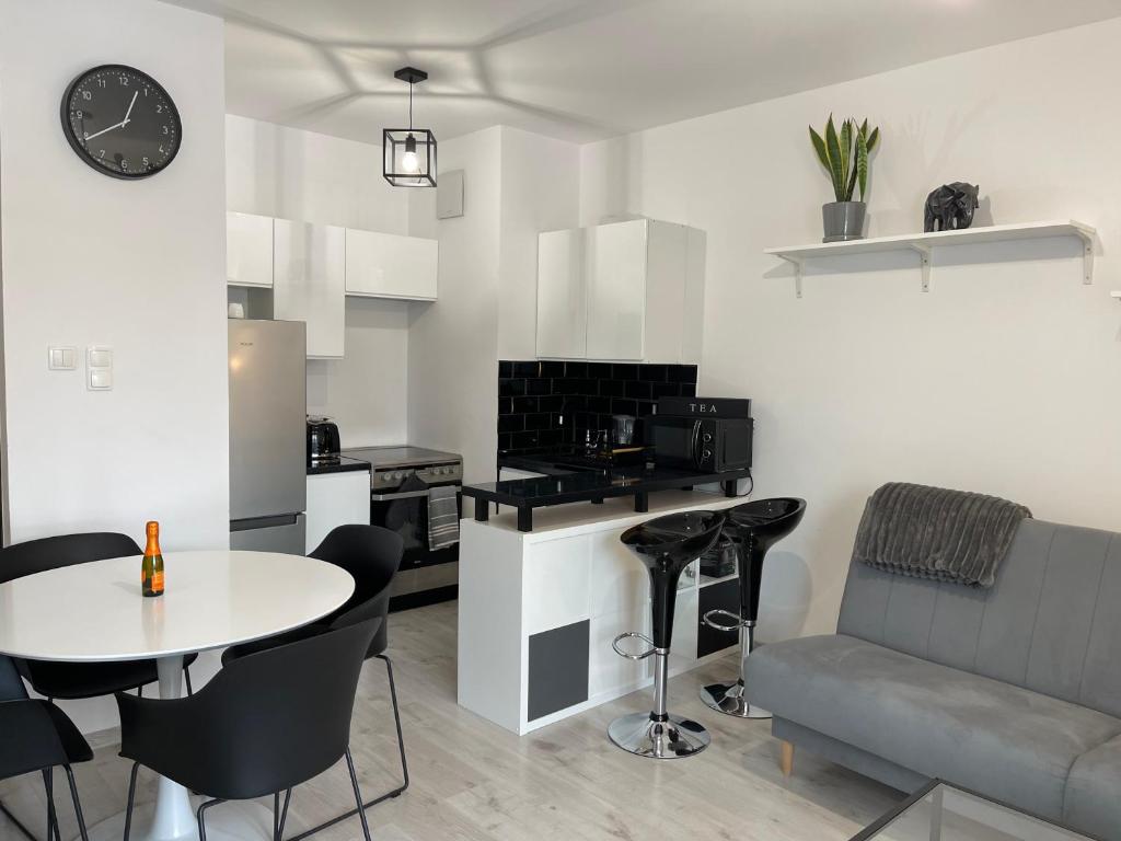 Televízia a/alebo spoločenská miestnosť v ubytovaní Modern Box Apartment