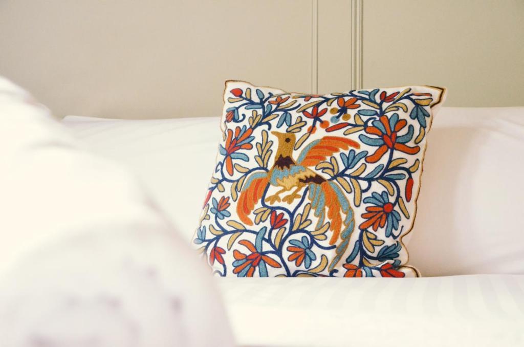 Gregory by the Warren Collection - Resim 24