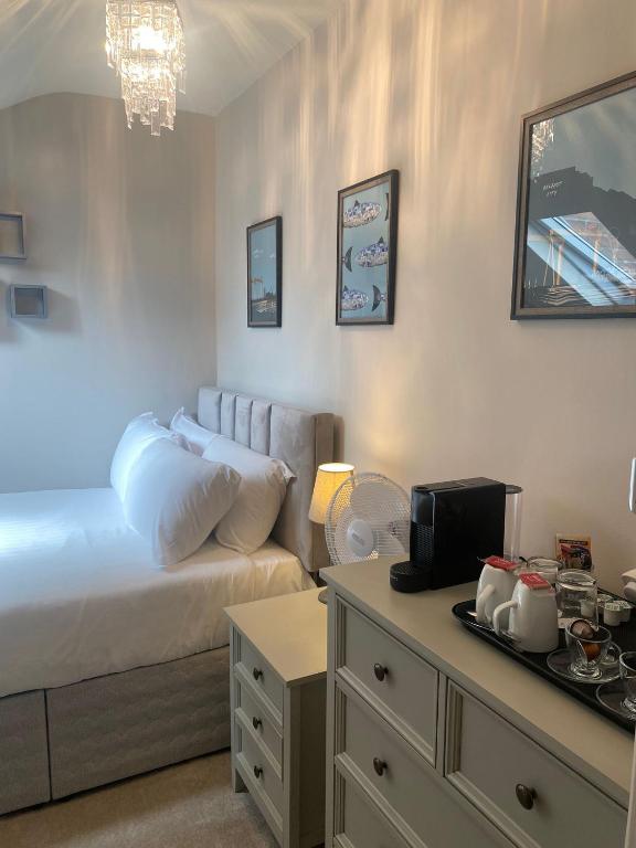 Gregory by the Warren Collection - Resim 45