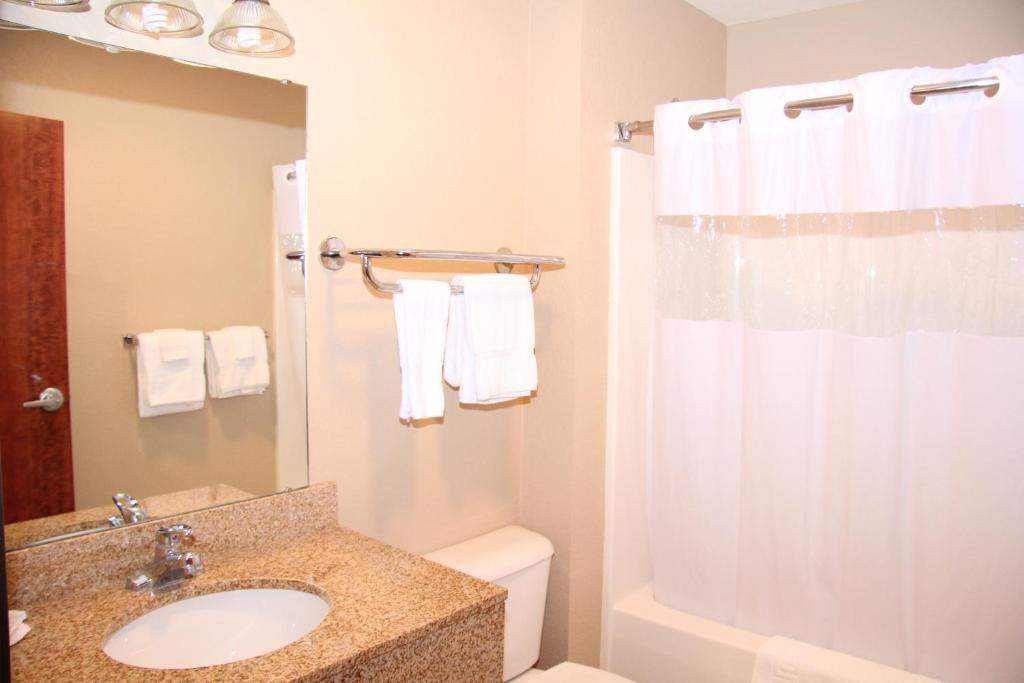 Green Acres Hotel - Deluxe Double Room