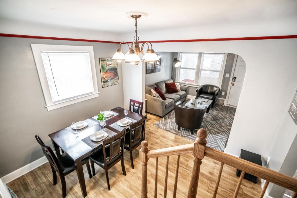 AutoManiac Manor 3B/2Bath Great Location Pontiac! - Housity