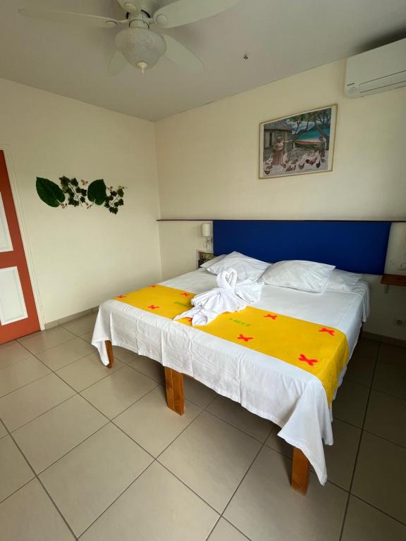 Postel nebo postele na pokoji v ubytování Hôtel DOUCE VAGUE