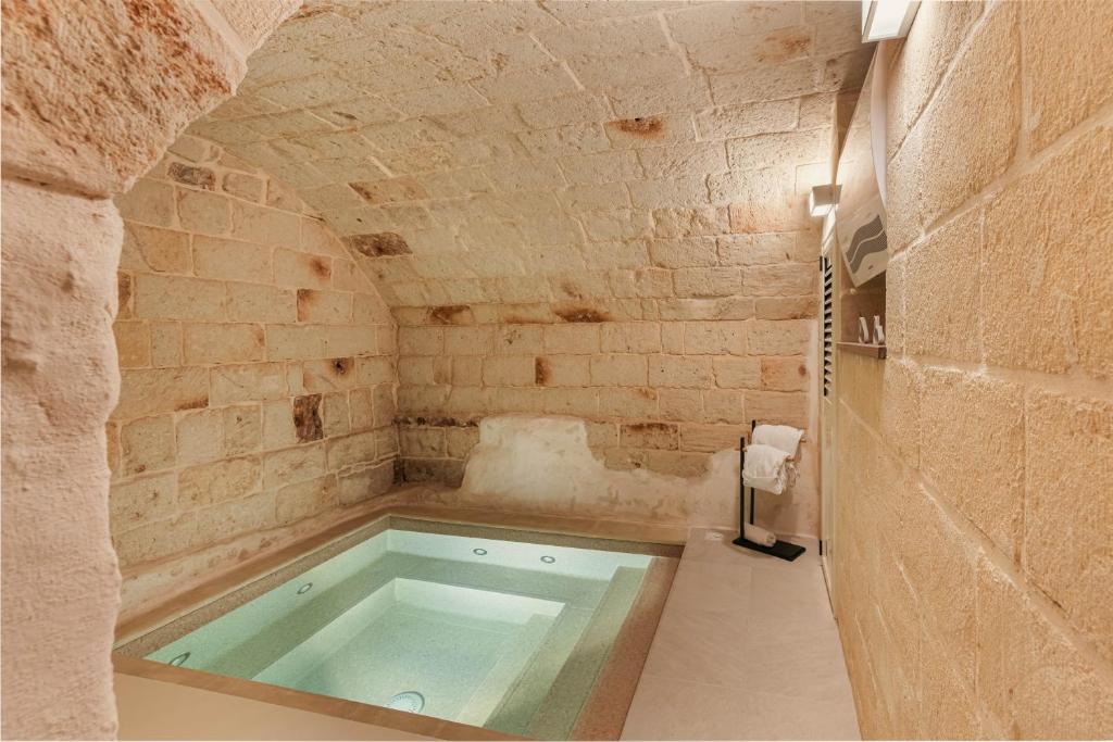 Fotografie z fotogalerie ubytování [Exclusive - Suite] SPA con Idromassaggio Jacuzzi v destinaci Fasano