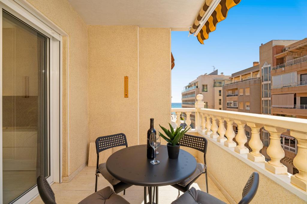 Balkón alebo terasa v ubytovaní Torrevieja playa del Cura con vista al mar