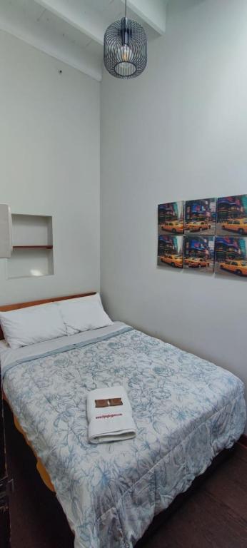 Postel nebo postele na pokoji v ubytování Flying Dog Lima B&B