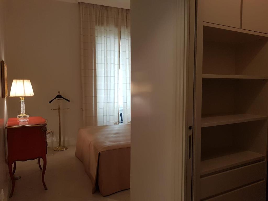 A bed or beds in a room at Popolo square deluxe flat