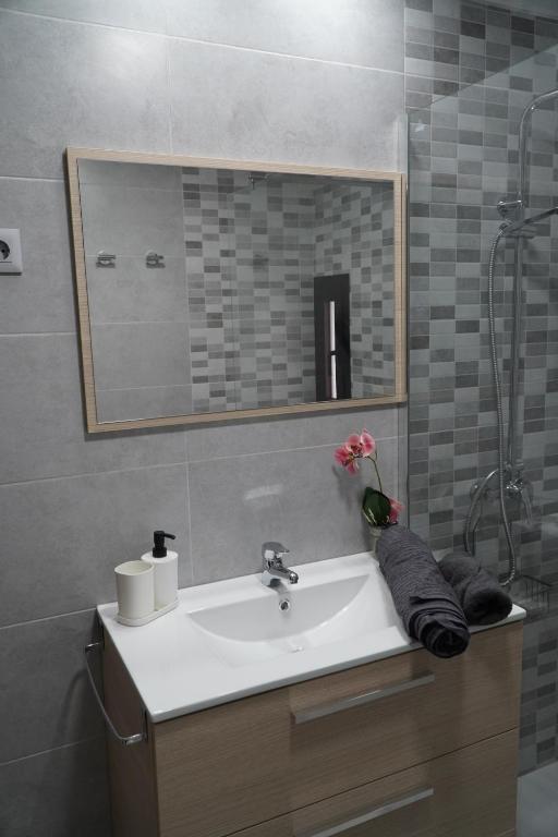 A bathroom at ROSET