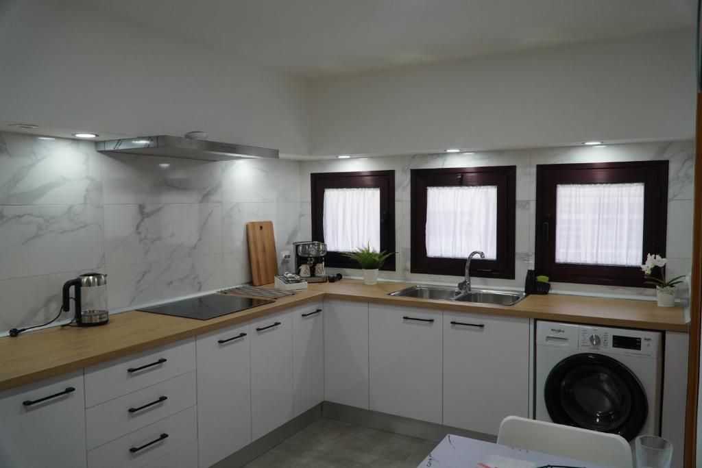 A kitchen or kitchenette at ROSET