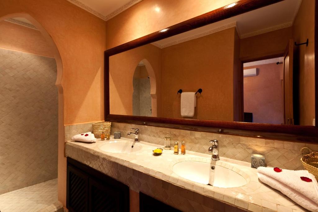 Koupelna v ubytování Hotel & Spa Riad El Walaa