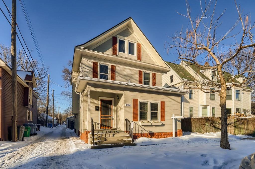 Dream House for Rent-1308 W 24th St Minneapolis-MN - Housity