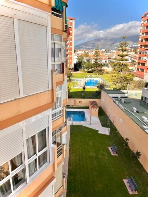 Bazén v ubytování Acogedor estudio 650 m de playa nebo v jeho okolí