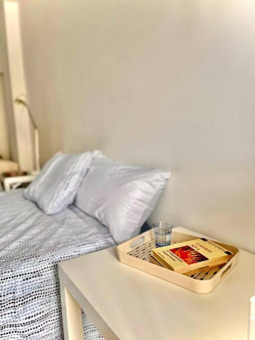 Postel nebo postele na pokoji v ubytování Acogedor estudio 650 m de playa