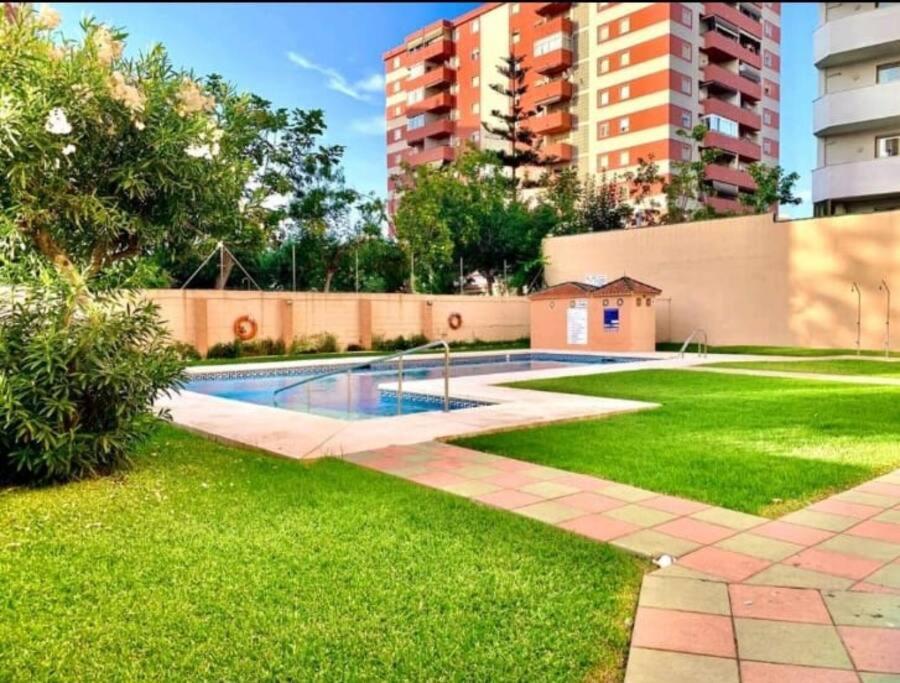 Bazén v ubytování Acogedor estudio 650 m de playa nebo v jeho okolí