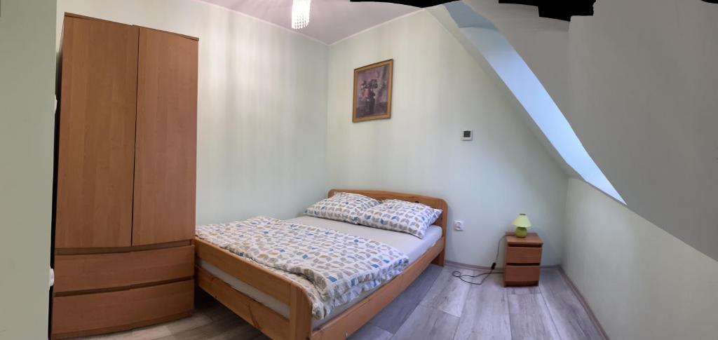 Posteľ alebo postele v izbe v ubytovaní Nad Strumykiem 1