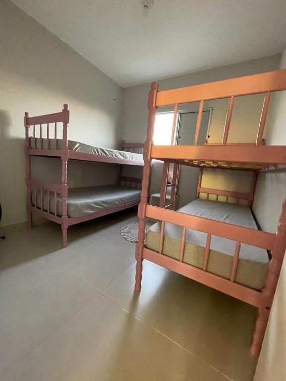 Postel nebo postele na pokoji v ubytování Tríplex de frente para o mar com 4 quartos