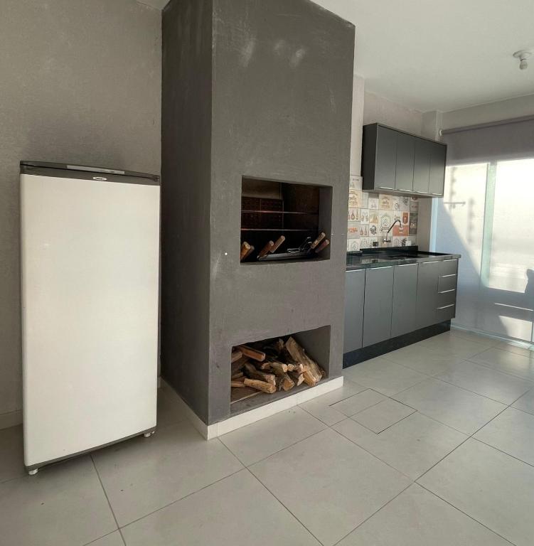 Kuchyň nebo kuchyňský kout v ubytování Tríplex de frente para o mar com 4 quartos