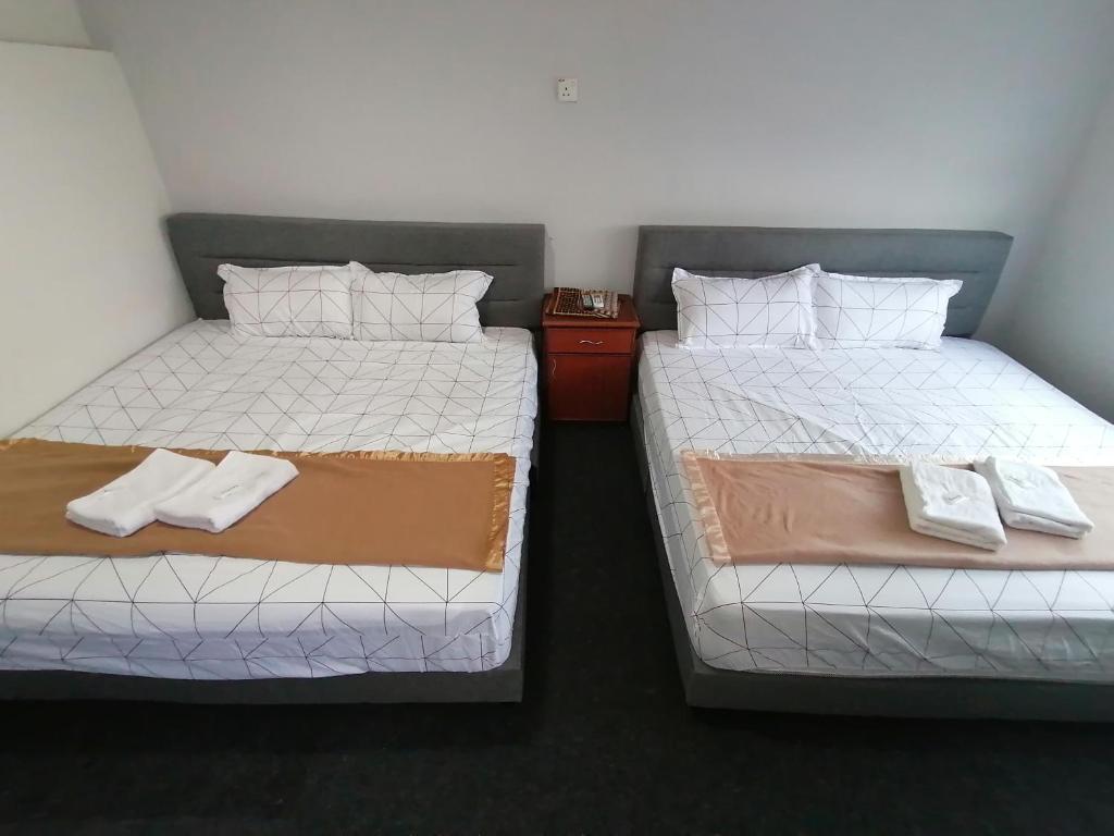 Postel nebo postele na pokoji v ubytování Mi Hotel 2 Dungun