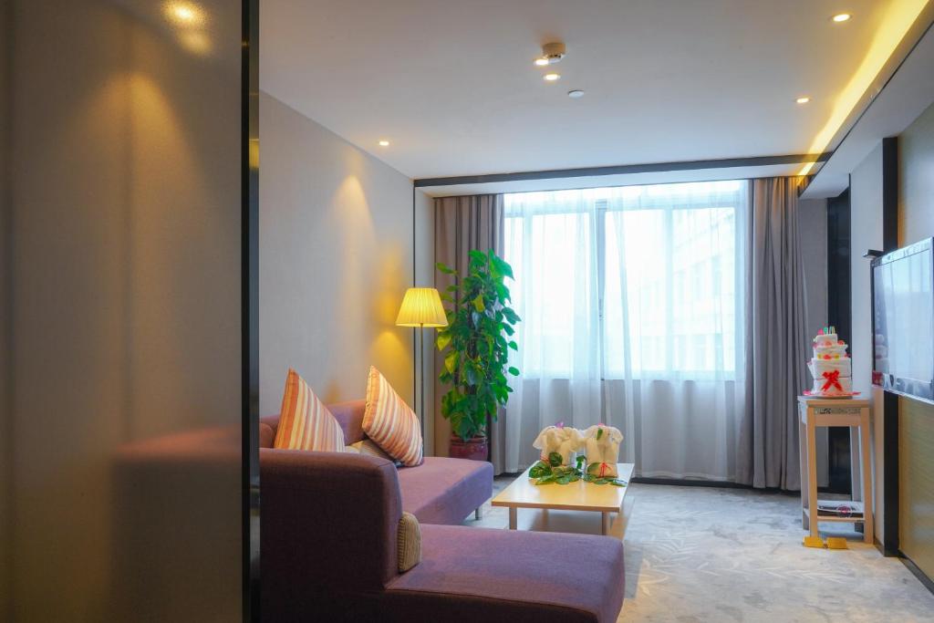 TV a/nebo společenská místnost v ubytování Guangdong Baiyun City Hotel