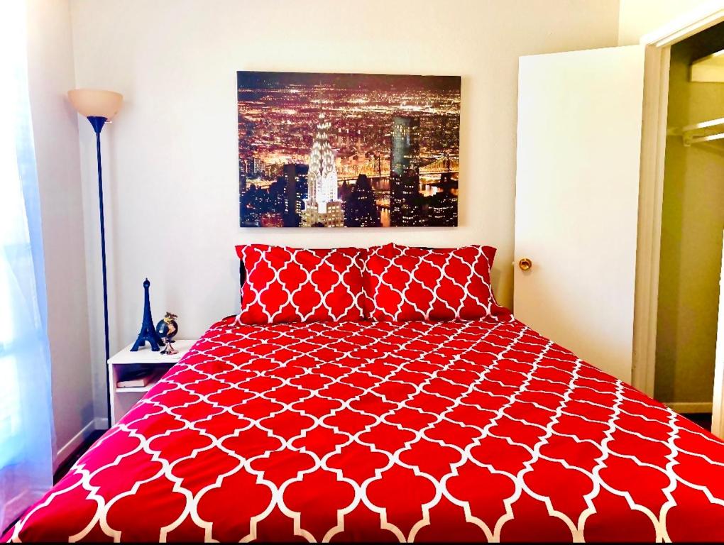 Luxury King Beds, Sparkling Pool, Sleeps up to 8 - Housity