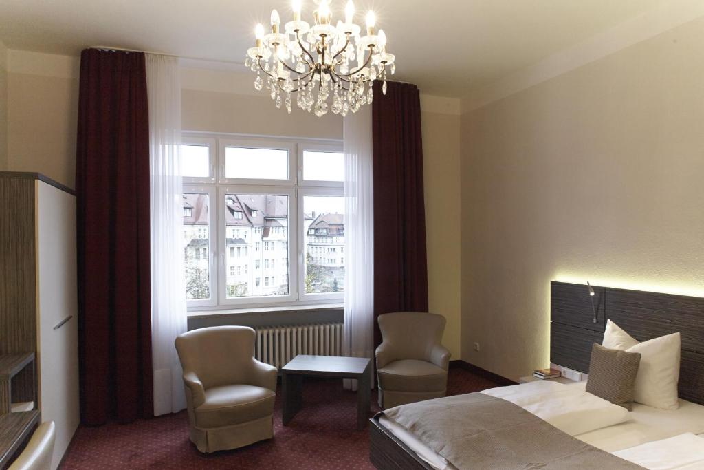 Postel nebo postele na pokoji v ubytování Hotel Prinzregent