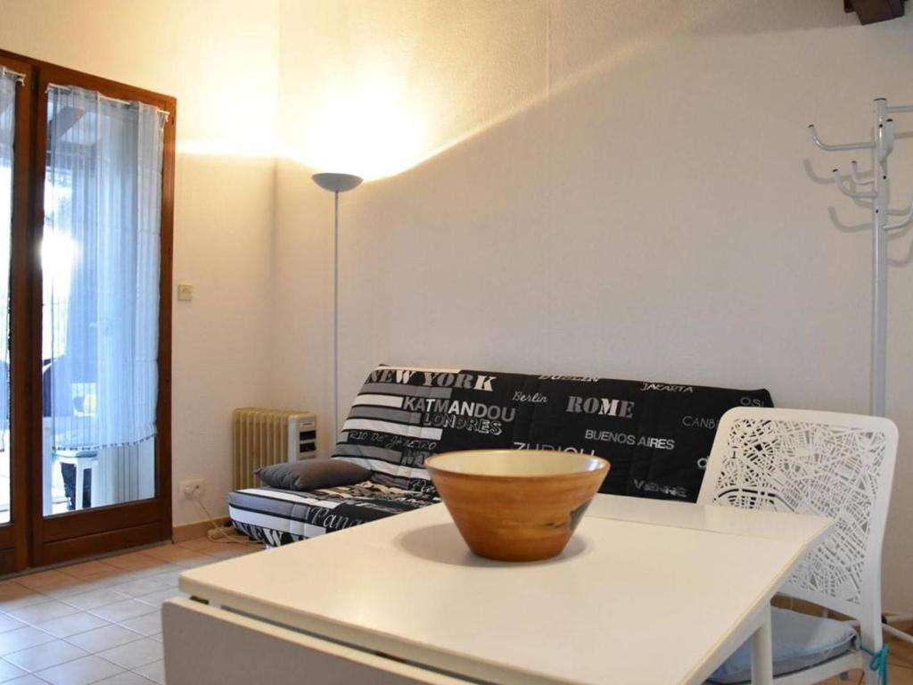 Kuchyňa alebo kuchynka v ubytovaní Studio mezzanine à 10 min de la mer, parking privé, animaux admis - FR-1-229-853
