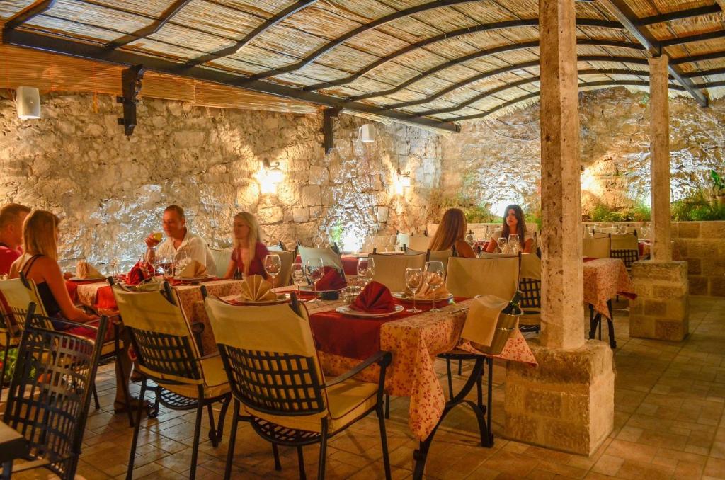 Restaurace v ubytování Guesthouse Mimbelli