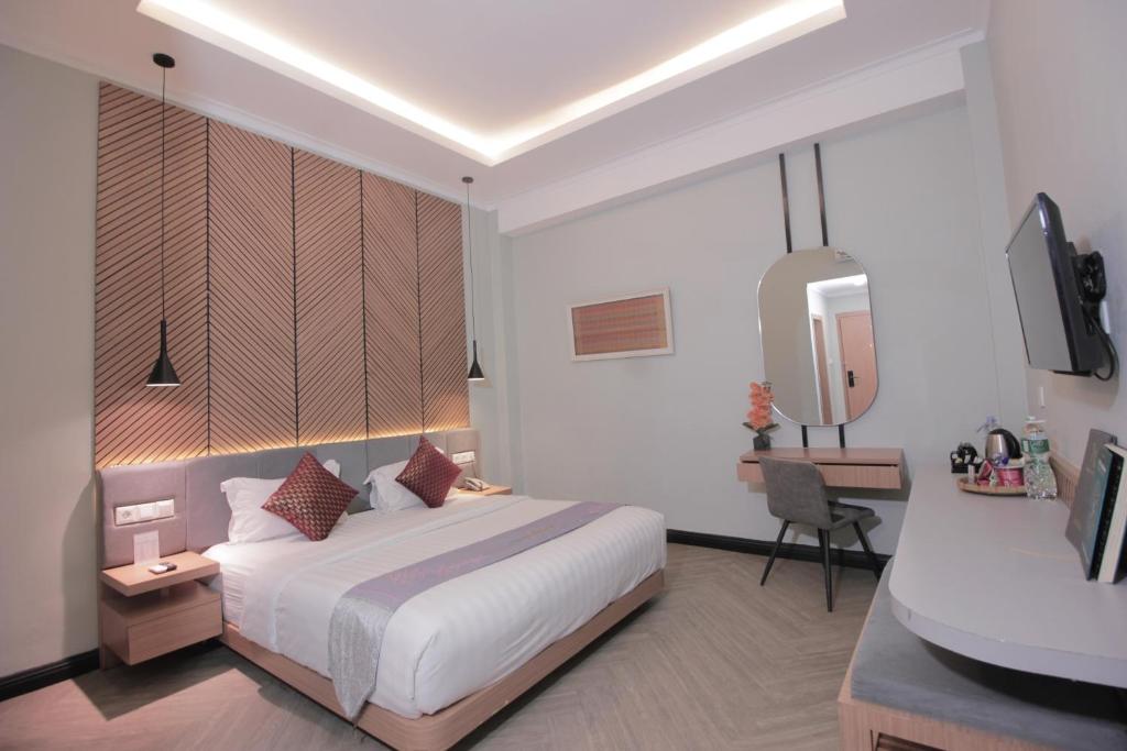 Postel nebo postele na pokoji v ubytování Muara Hotel Bukittinggi
