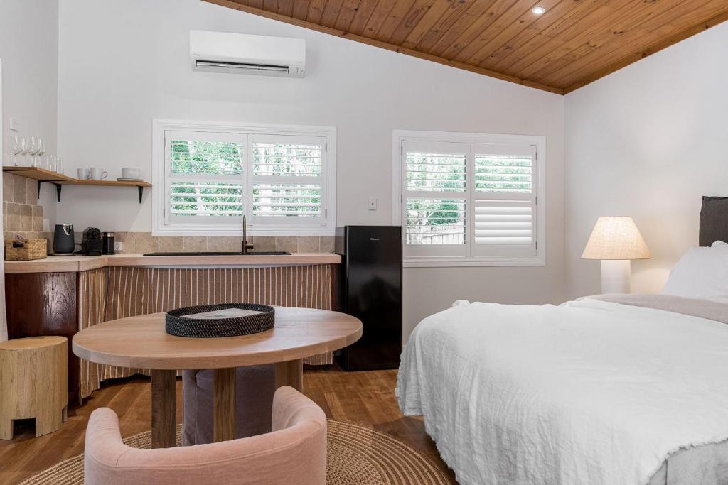 Ένα ή περισσότερα κρεβάτια σε δωμάτιο στο Sunset Bungalow 101