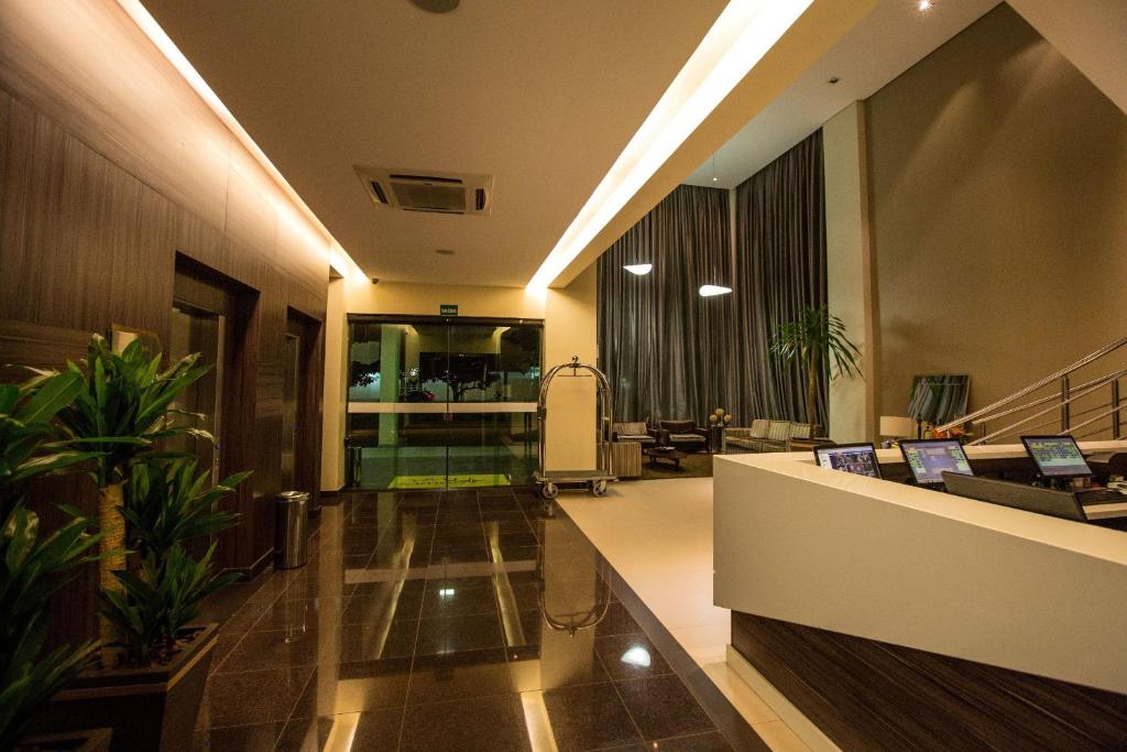  Golden Plaza Hotel