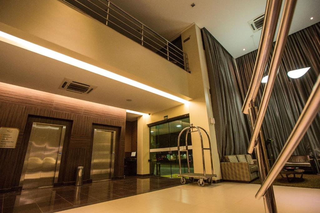  Golden Plaza Hotel