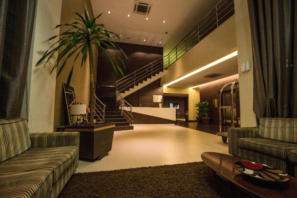 Golden Plaza Hotel