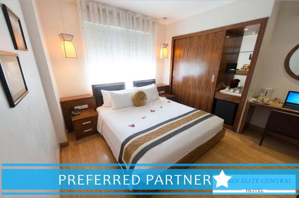 河內的住宿－Elite Central Hotel Hanoi，一间位于酒店客房的卧室,配有一张床